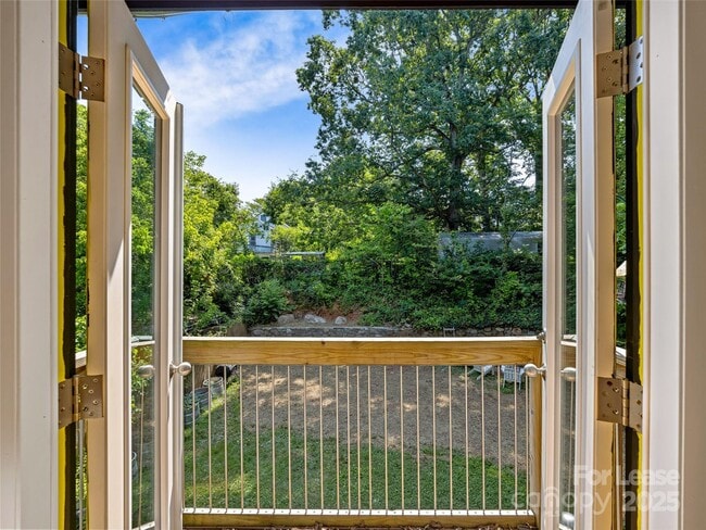 Building Photo - 44 Broadview Ave