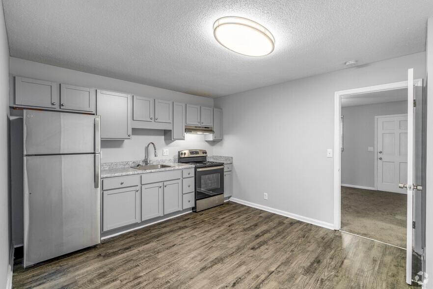 1BR, 1BA - 625SF - Kitchen - The Groves