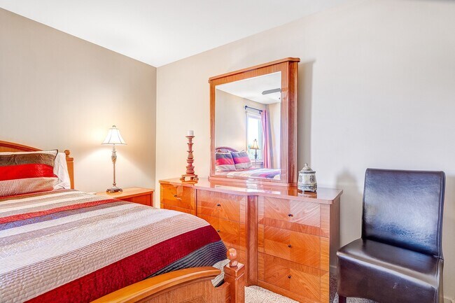 Building Photo - Beautifully Furnished One Bedroom Condo near Hospital Available Now!