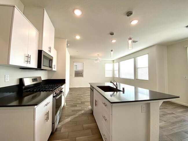 Building Photo - $2,195, 3 Bedroom In Gated Community with ...