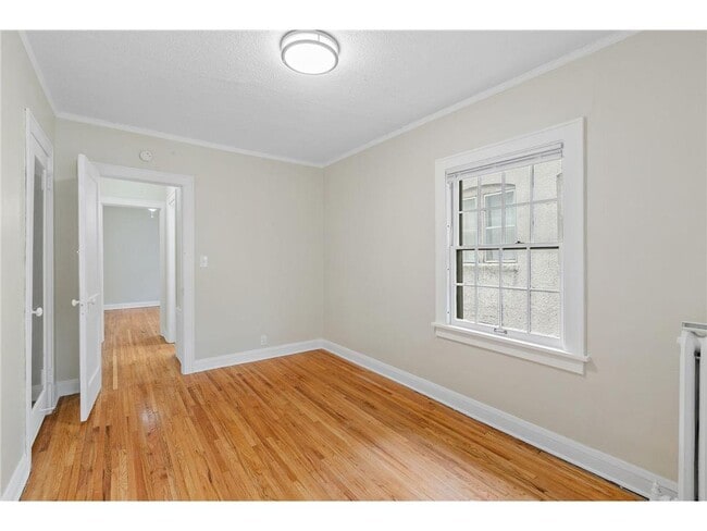Building Photo - 2512 Dupont Ave S