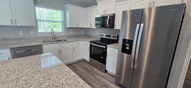 Building Photo - 211 Oak Ln Cir