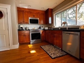 Building Photo - 52 Westwood Rd