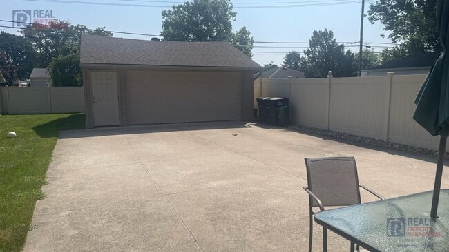 Building Photo - COMING SOON - Three Bedroom Family Home