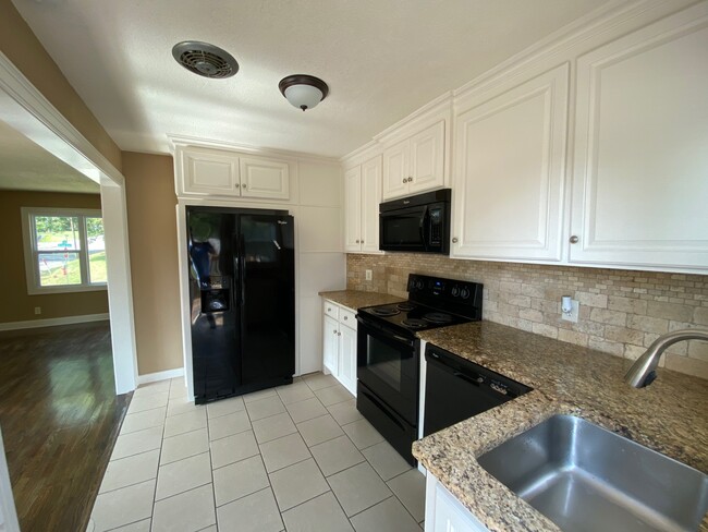 Building Photo - 1429 Grand Ave