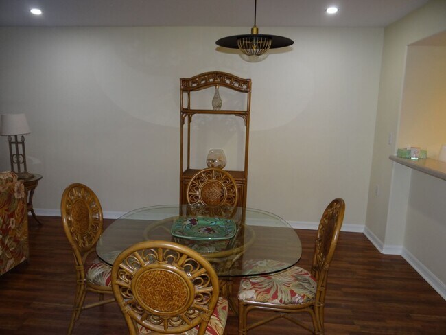 Building Photo - Banyon Pointe Condominium For Seasonal Rent reserve now for the 2027 season!