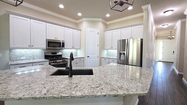 Building Photo - FOR RENT 4 BEDROOM 3 BATHROOM HOME