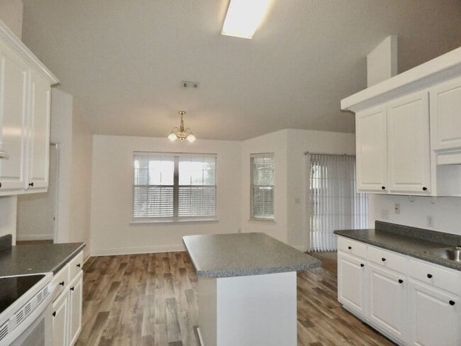 Building Photo - 7945 Amethyst Dr