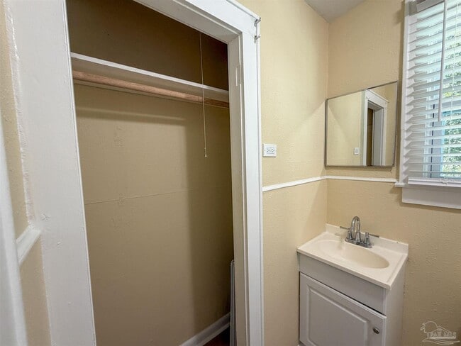 Building Photo - 17 N K St