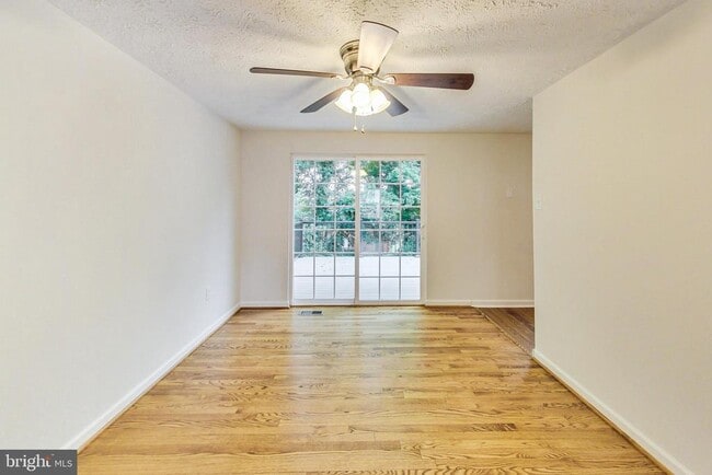 Building Photo - 6307 Willow Way