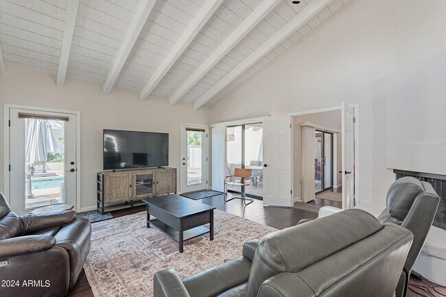 Building Photo - 8257 E Del Cadena Dr