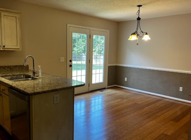 Building Photo - 8509 Deer Path Ct