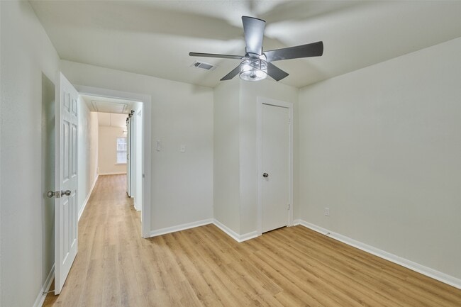 Building Photo - 31 Harbour Row Dr