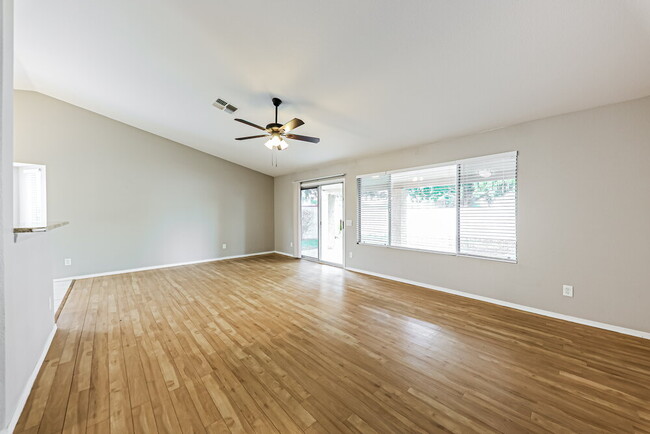 Building Photo - 19949 N 75th Dr