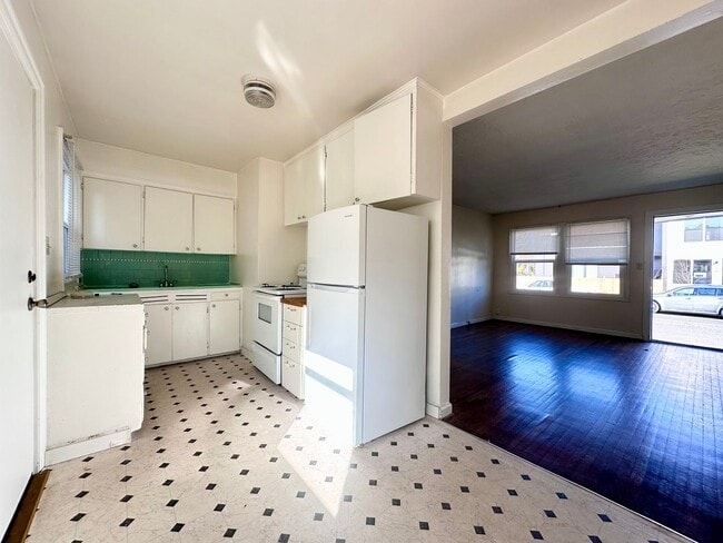 Building Photo - 1 Bedroom 1 Bath Close to N. Mississippi and Alberta.