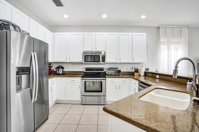 Building Photo - 8876 Sandy Crest Ln