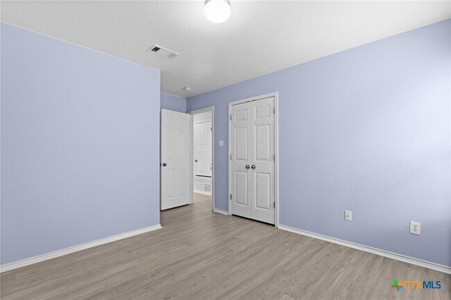 Building Photo - 503 Sumac Trail