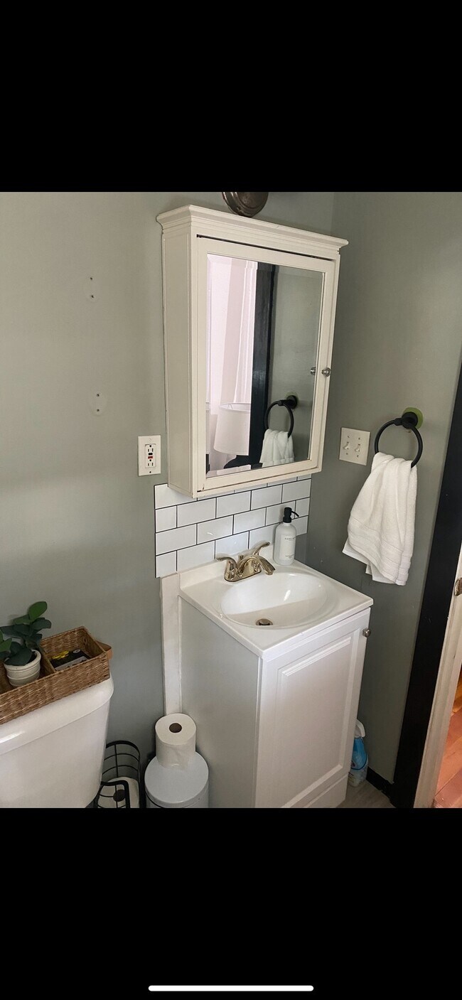 Building Photo - 112 N 5th St