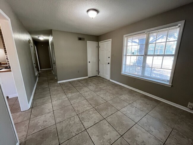 Building Photo - Renovated 4 Bedroom Bath home for Rent!