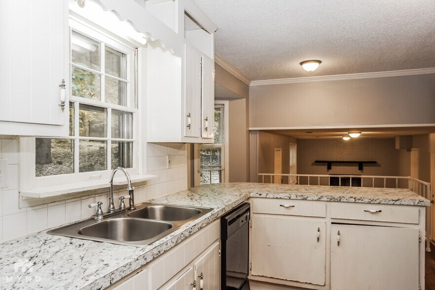Building Photo - 11313 Mountain Crest Dr SE