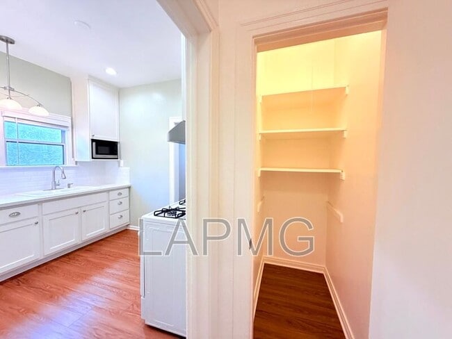 Building Photo - 2751 Pomeroy Ave