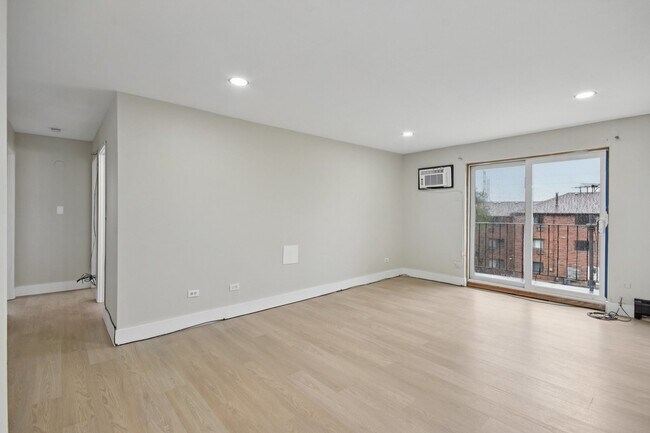 Building Photo - 226 Shorewood Dr