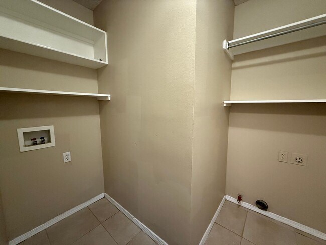 Building Photo - Collinsville 3 Bedroom 2 Bathroom