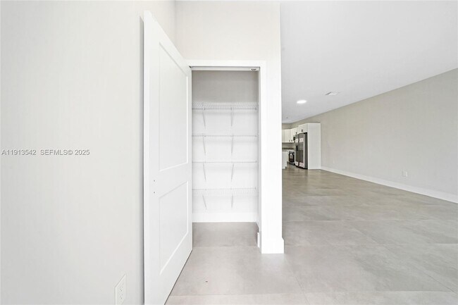 Building Photo - 4309 E 8th Ct