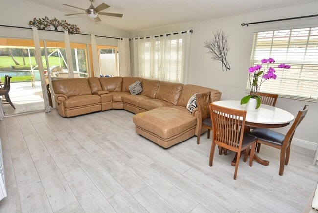 Building Photo - 1020 SW Balmoral Trce