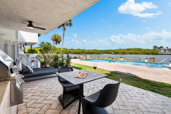 Building Photo - 1005 Bel Air Dr