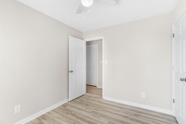 Building Photo - 1060 Okrina Dr