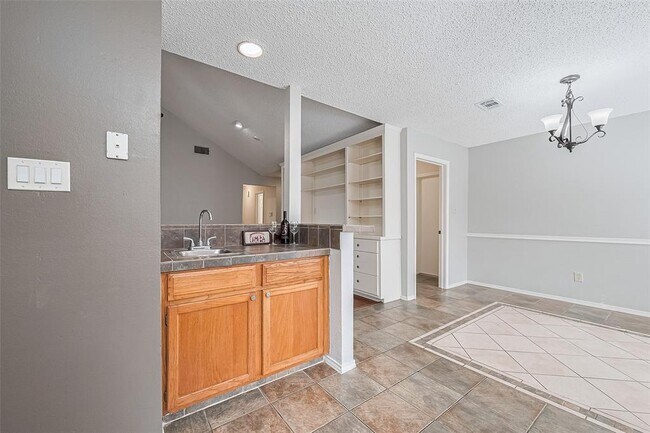 Building Photo - 2502 Knollbrook Ln