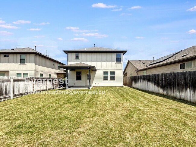 Building Photo - 4-Bedroom Home with Modern Comforts Near S...