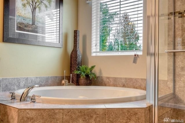 Building Photo - Beautiful 6BD/3BA home nestled in desirable Rainer Ridge neighborhood