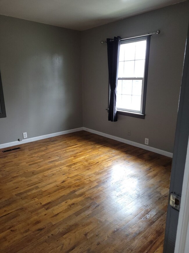 Building Photo - Adorable 3 bedroom 1.5 bathroom house for ...