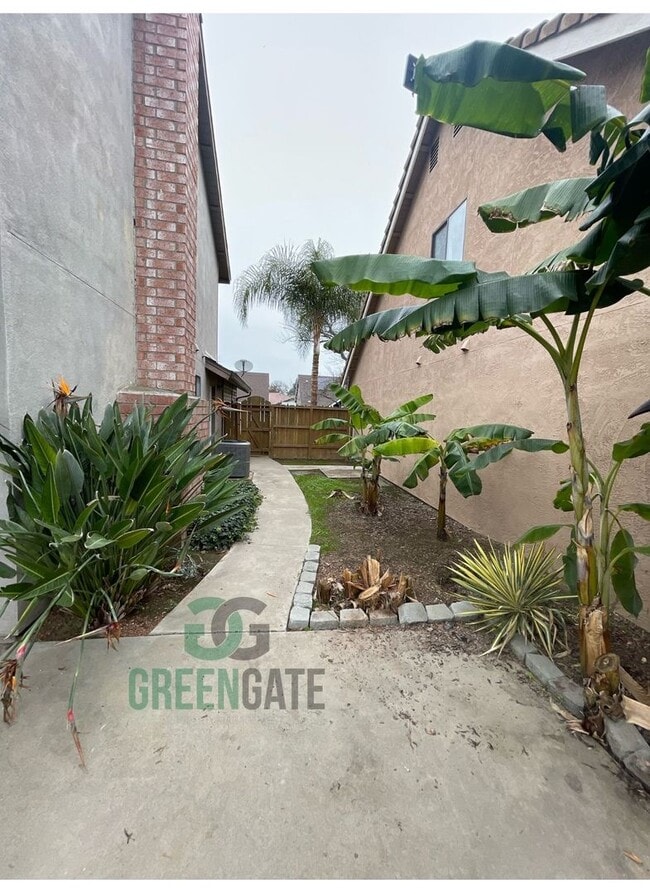 Building Photo - PRICE REDUCED! Beautiful 3 bedroom 2.5 Bath home READY NOW in MODESTO!! With POOL!!