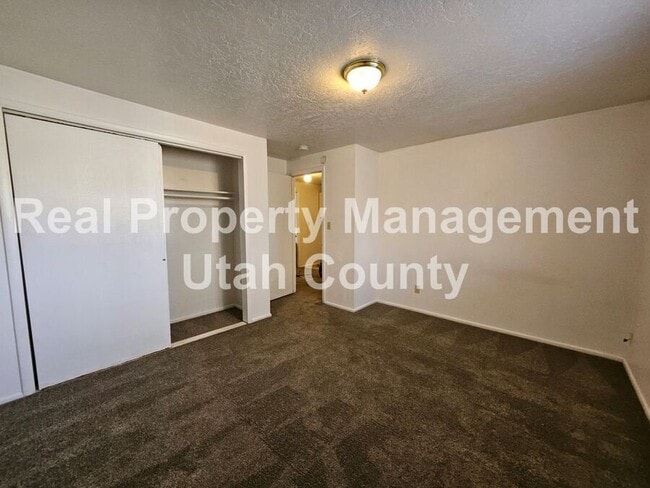 Building Photo - 1146 W 100 N