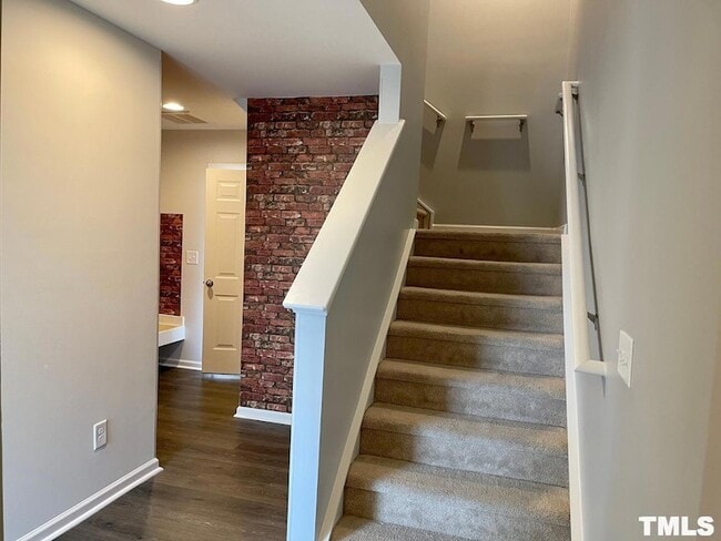 Building Photo - 343 Great Northern Sta