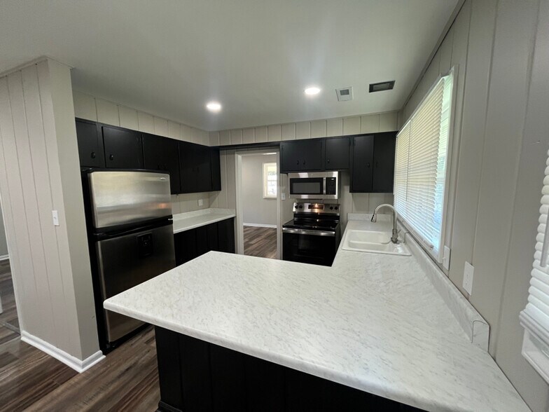 Building Photo - 3313 E 17th Ave