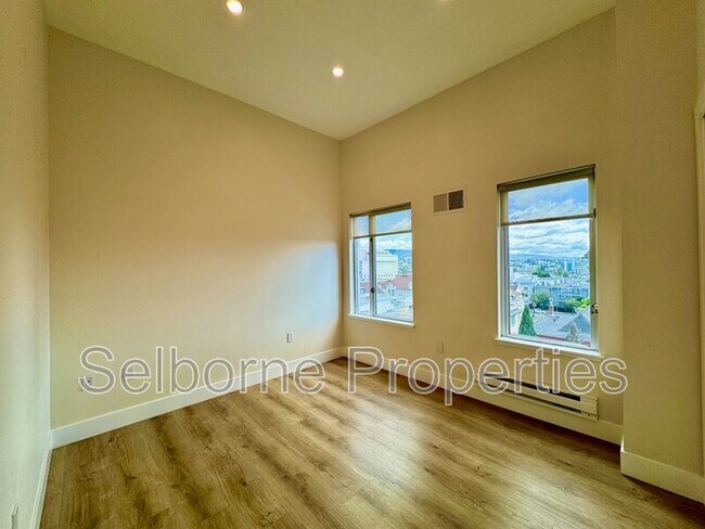Building Photo - 1401 Jackson St