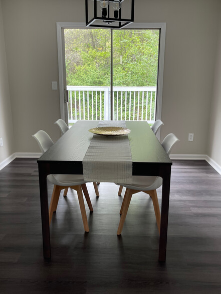 Building Photo - Room in House on Newberry Trail