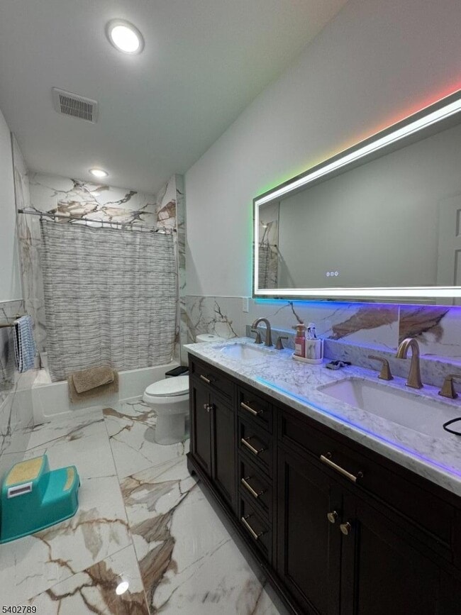 Building Photo - 528 Jefferson Ave