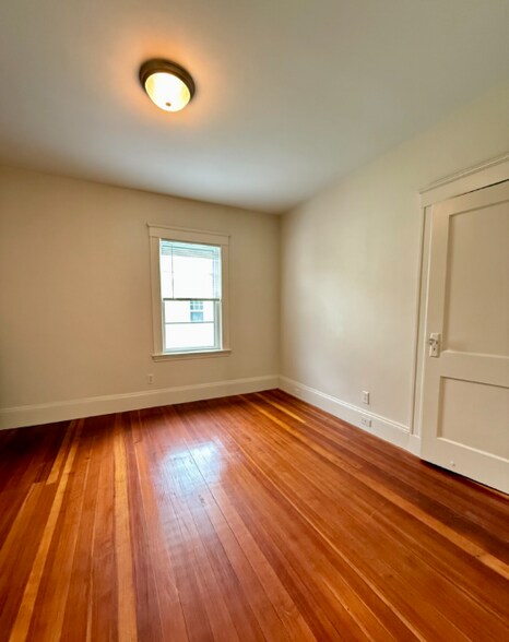 Building Photo - 70 Putnam St