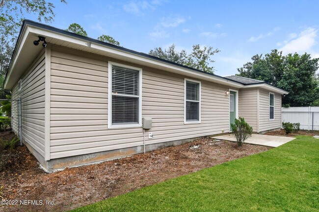 Building Photo - 6239 Old Dixie Dr