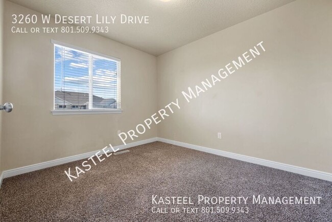 Building Photo - 3260 W Desert Lily Dr