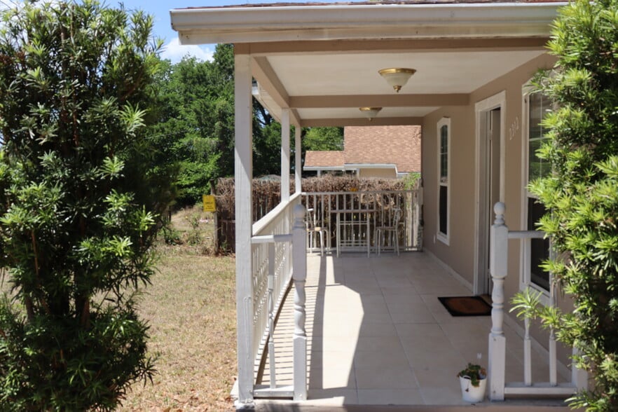 Patio - 2312 Edgewater Ave