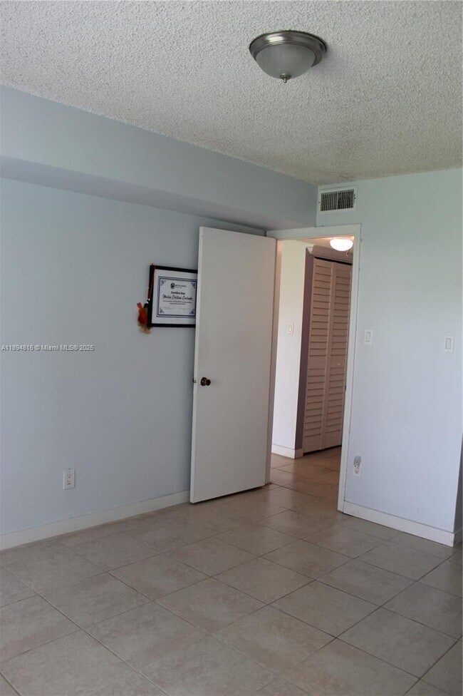 Building Photo - 10420 SW 158th Ct
