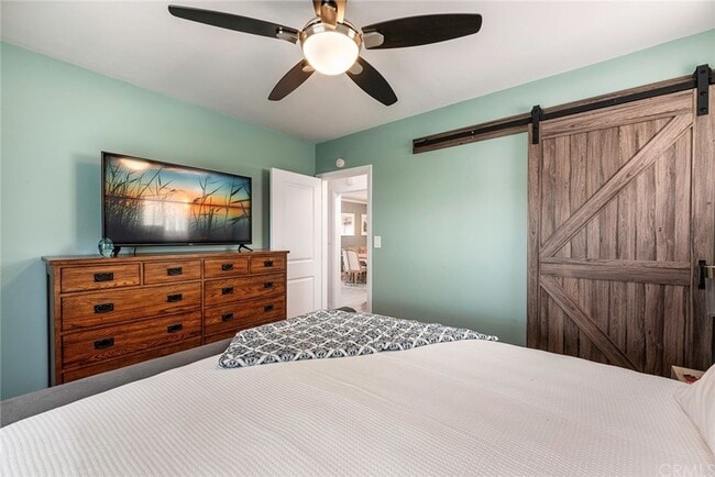 Building Photo - 5635 Pimenta Ave