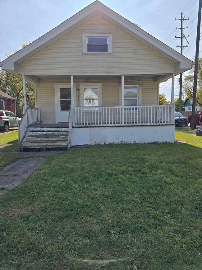 Building Photo - 2 bedroom house with attached garage