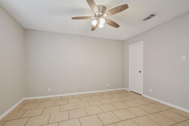 Building Photo - 11906 Broad Oaks Dr